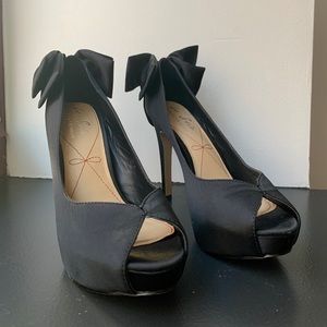 Le Soir by Pour La Victoire Satin Peep Toe Pumps